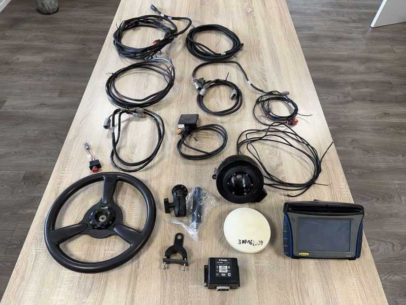 Trimble GFX-750 / New Holland FM-750 GPS - Spare parts for Truck: picture 2 Trimble GFX-750 / New Holland FM-750 GPS - Spare parts for Truck: picture 2