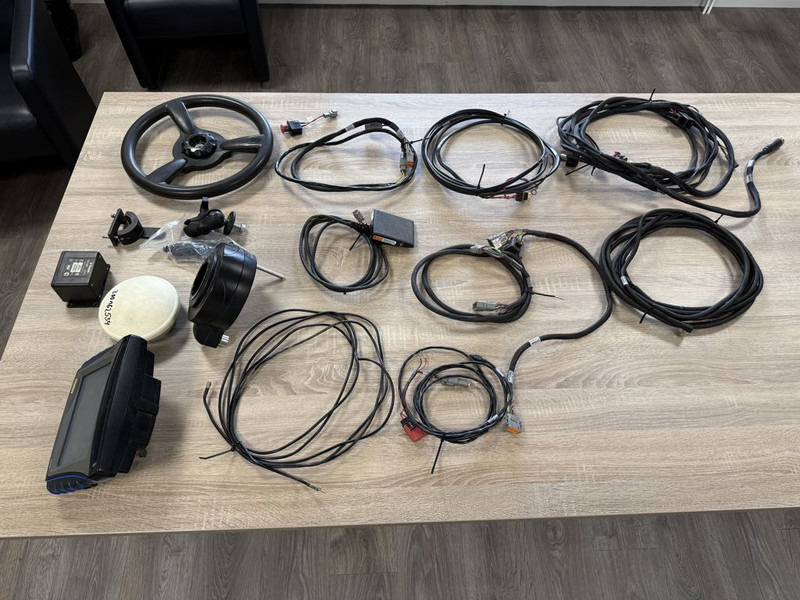 Trimble GFX-750 / New Holland FM-750 GPS - Spare parts for Truck: picture 4 Trimble GFX-750 / New Holland FM-750 GPS - Spare parts for Truck: picture 4