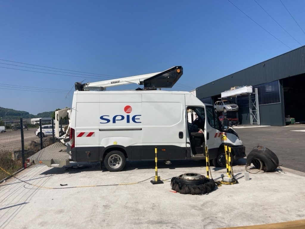 IVECO DAILY FOURGON 50C18 - Truck with aerial platform: picture 2 IVECO DAILY FOURGON 50C18 - Truck with aerial platform: picture 2