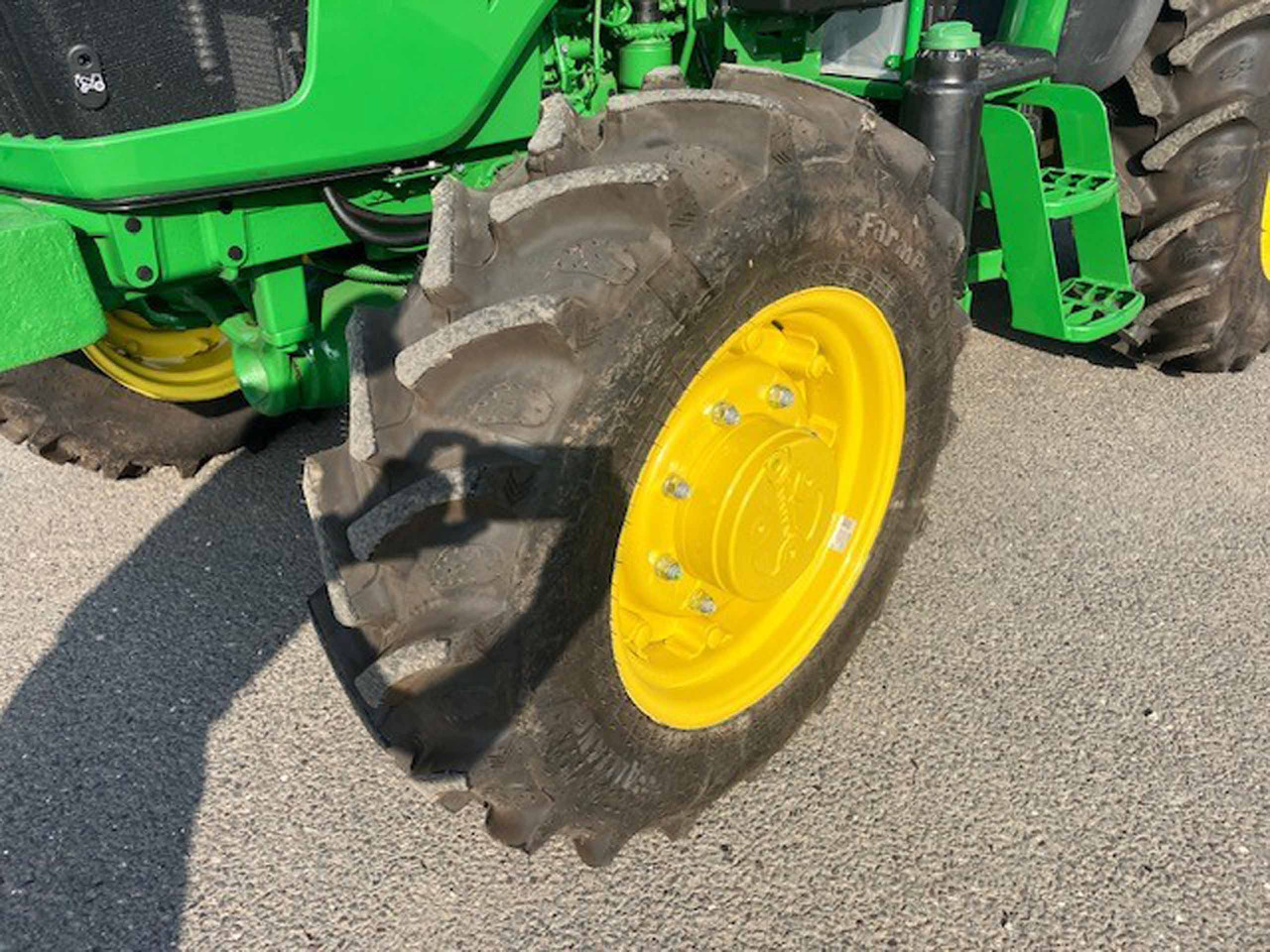 John Deere 5050E - Farm tractor: picture 3 John Deere 5050E - Farm tractor: picture 3
