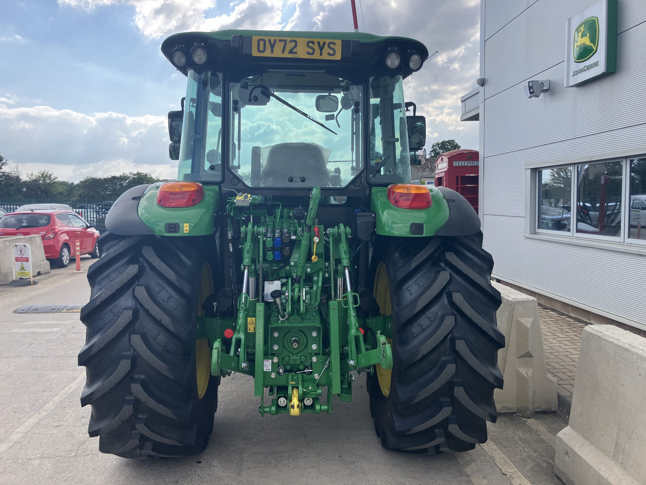 John Deere 5115M - Farm tractor: picture 4 John Deere 5115M - Farm tractor: picture 4