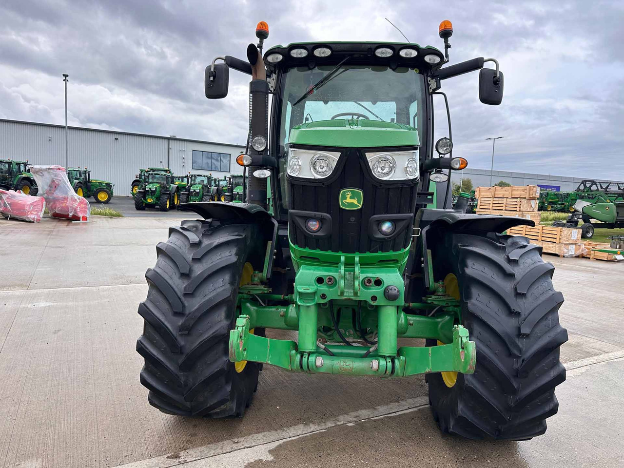 John Deere 6150R - Farm tractor: picture 4 John Deere 6150R - Farm tractor: picture 4