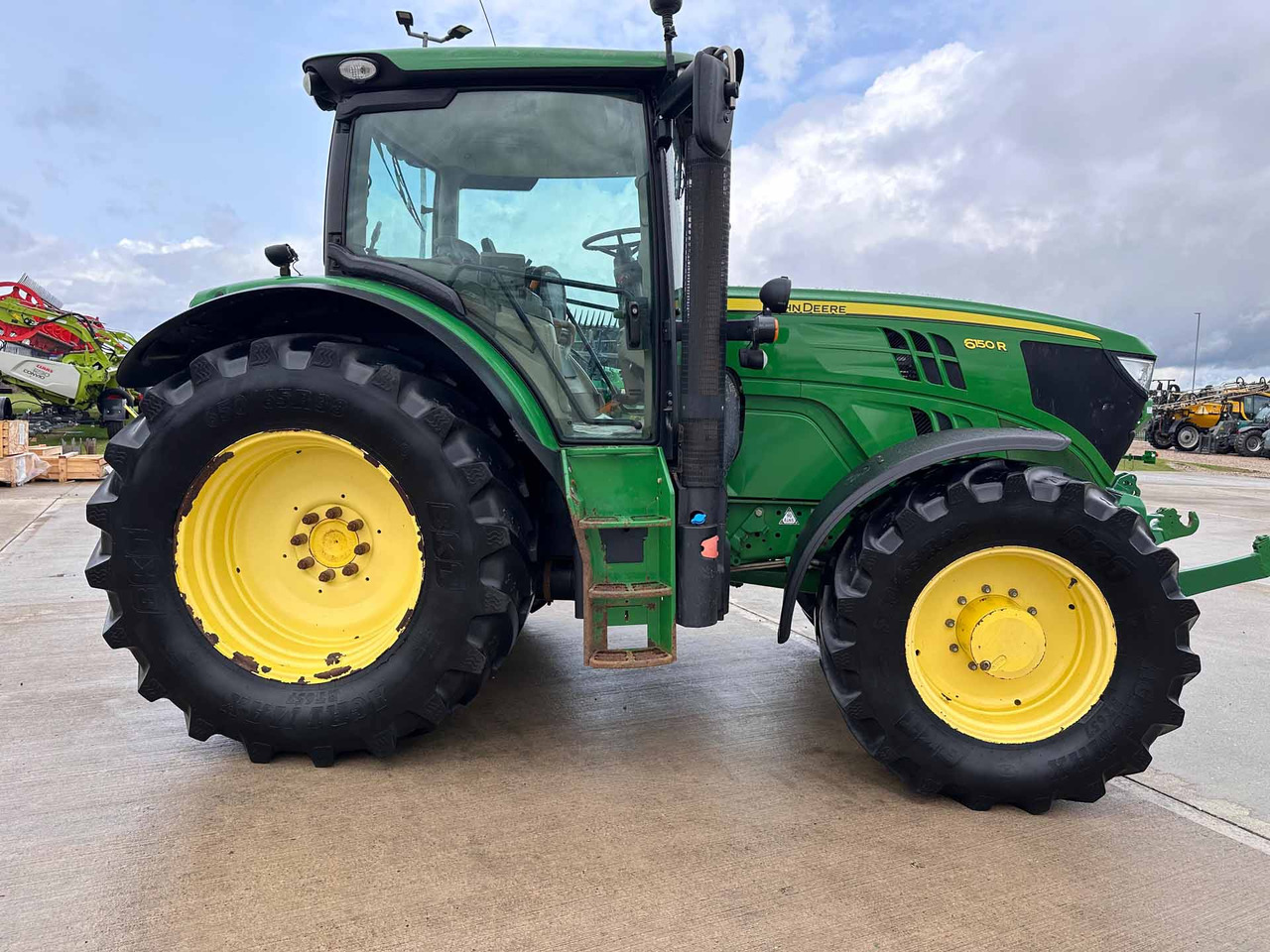 John Deere 6150R - Farm tractor: picture 5 John Deere 6150R - Farm tractor: picture 5