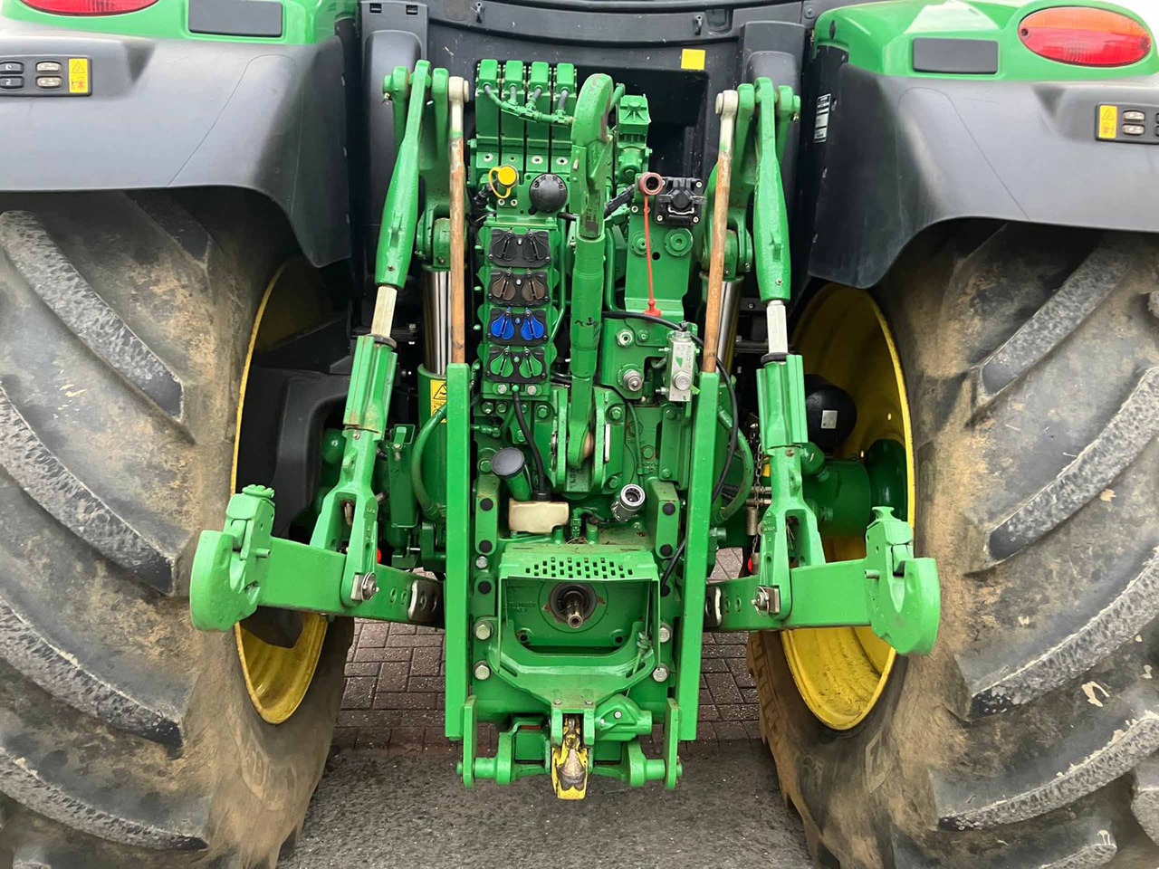 Farm tractor John Deere 6155R: picture 13