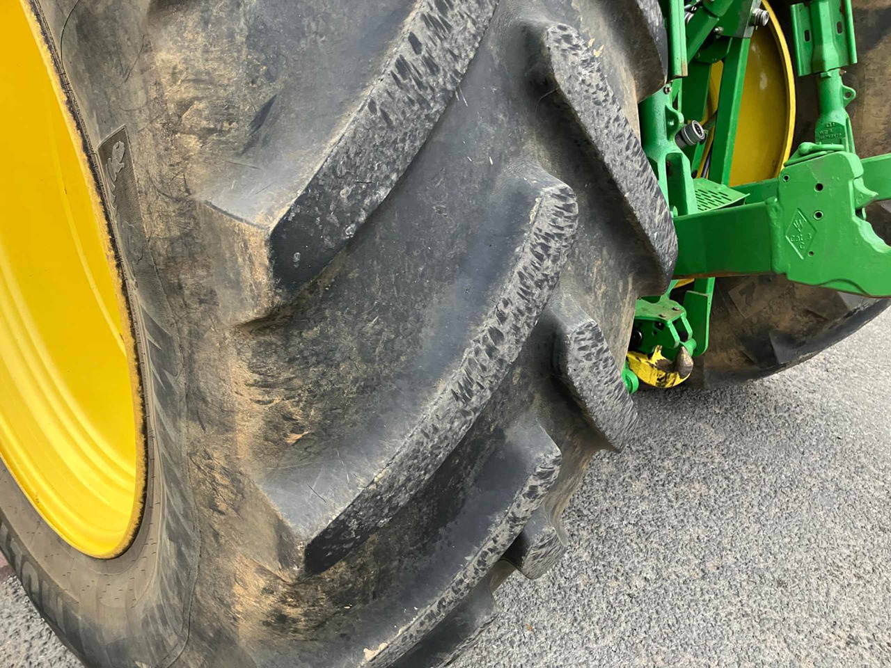 Farm tractor John Deere 6155R: picture 12