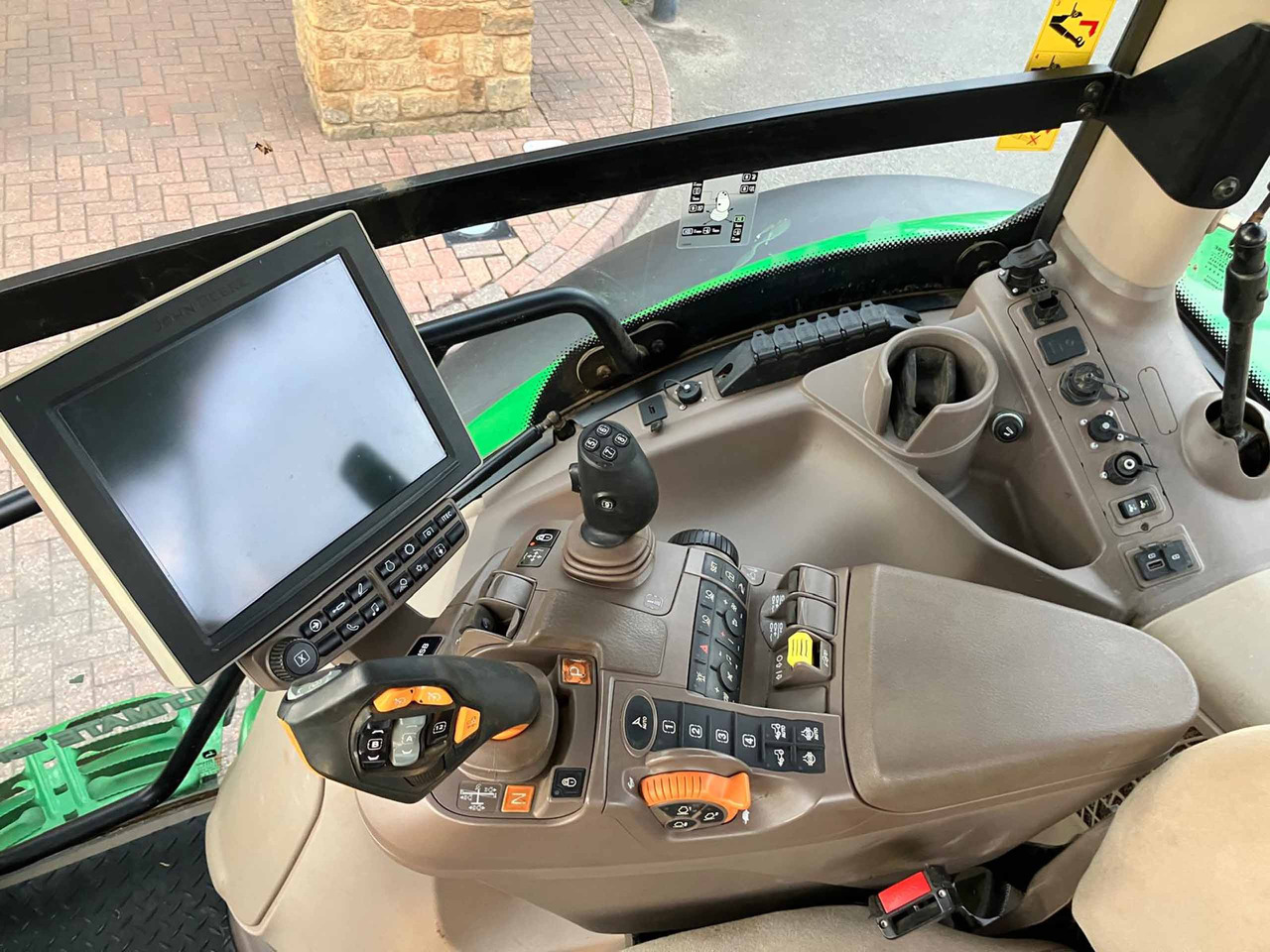 Farm tractor John Deere 6155R: picture 16