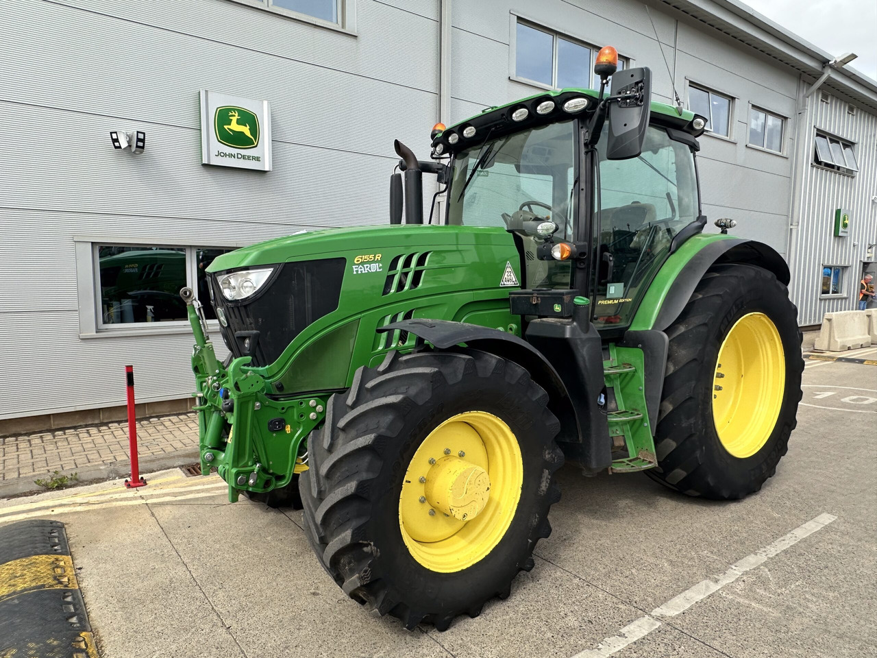 John Deere 6155R - Farm tractor: picture 1 John Deere 6155R - Farm tractor: picture 1