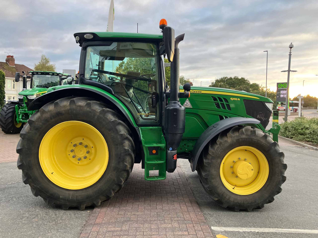 Farm tractor John Deere 6155R: picture 7