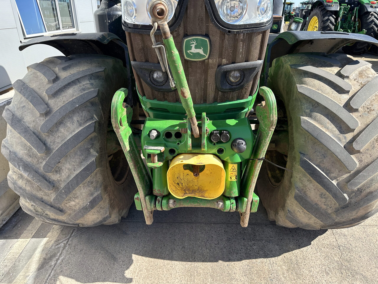 John Deere 6155R - Farm tractor: picture 4 John Deere 6155R - Farm tractor: picture 4