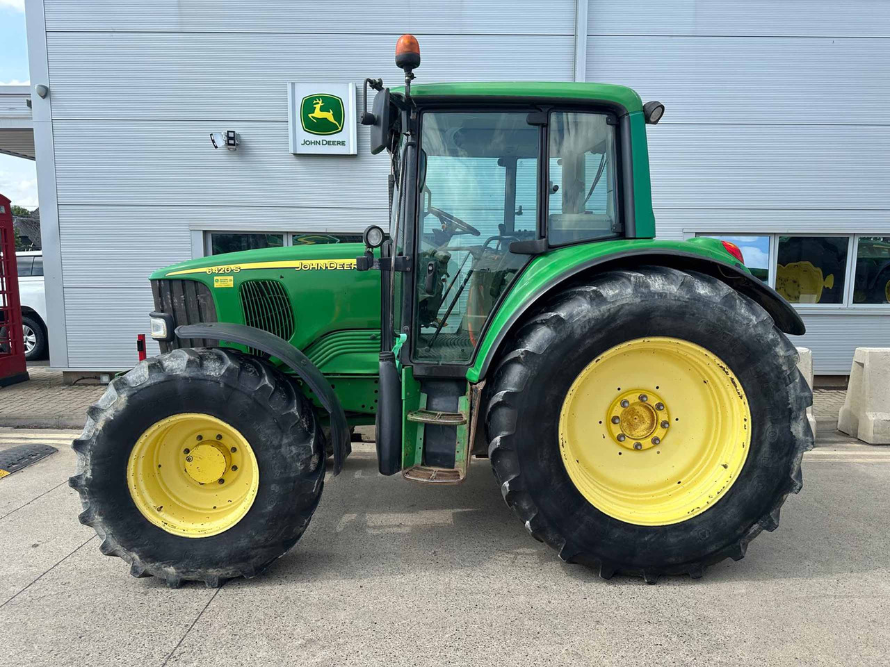 John Deere 6420S - Farm tractor: picture 2 John Deere 6420S - Farm tractor: picture 2