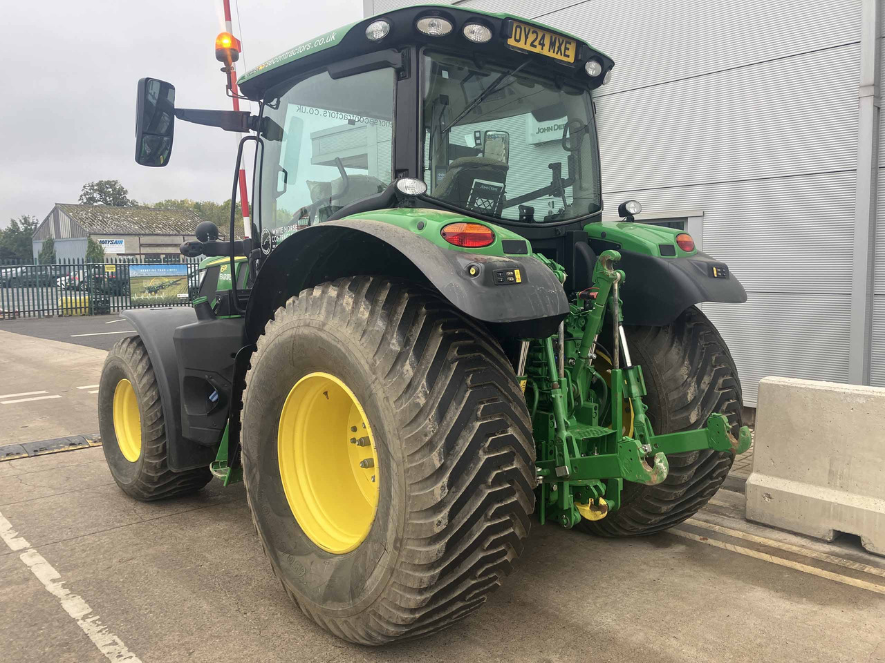 John Deere 6R 130 - Farm tractor: picture 3 John Deere 6R 130 - Farm tractor: picture 3