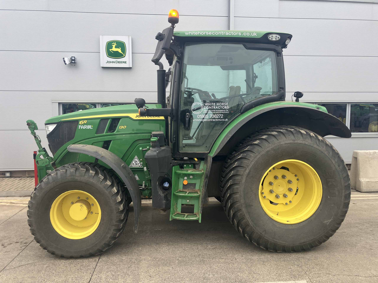John Deere 6R 130 - Farm tractor: picture 2 John Deere 6R 130 - Farm tractor: picture 2