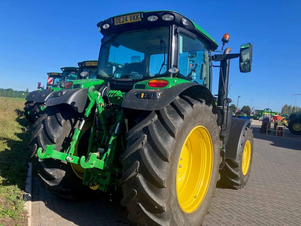 John Deere 6R 155 - Farm tractor: picture 3 John Deere 6R 155 - Farm tractor: picture 3