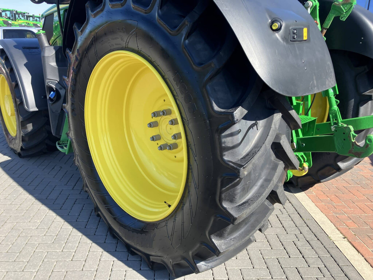 Farm tractor John Deere 6R 185: picture 14