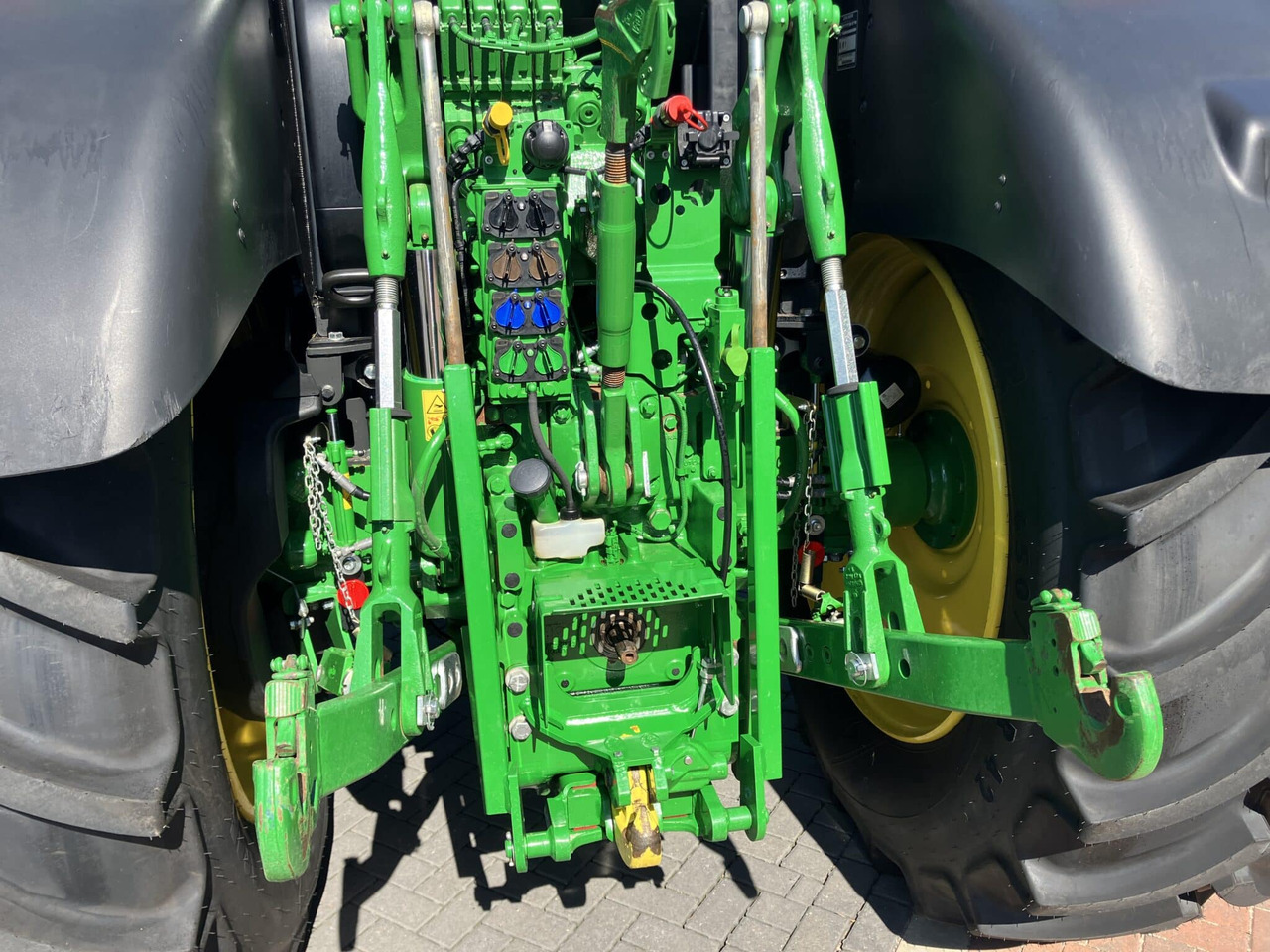 Farm tractor John Deere 6R 185: picture 16