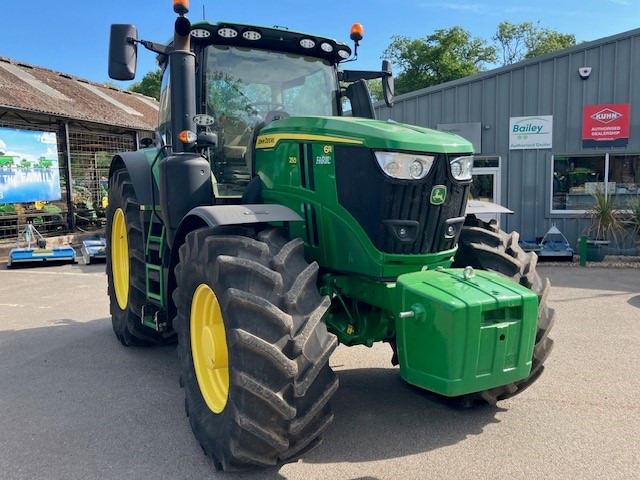 John Deere 6R 250 - Farm tractor: picture 4 John Deere 6R 250 - Farm tractor: picture 4
