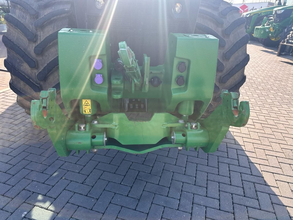 Farm tractor John Deere 8R 410: picture 9