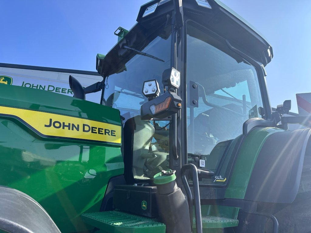 Farm tractor John Deere 8R 410: picture 14