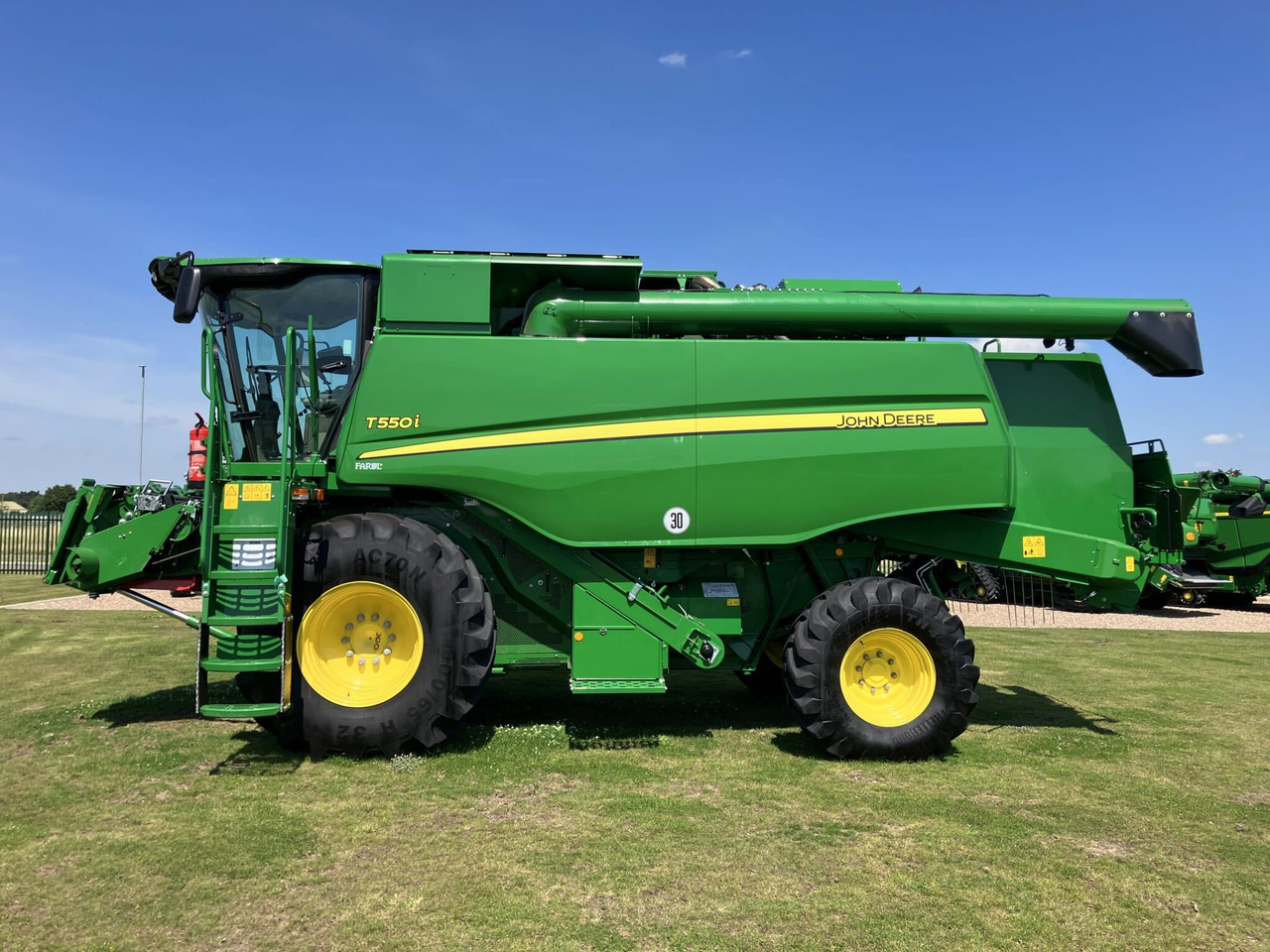 John Deere T550i - Combine harvester: picture 2 John Deere T550i - Combine harvester: picture 2