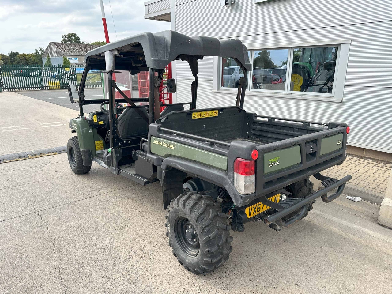 John Deere XUV855M S4 Gator - ATV/ Quad: picture 3 John Deere XUV855M S4 Gator - ATV/ Quad: picture 3