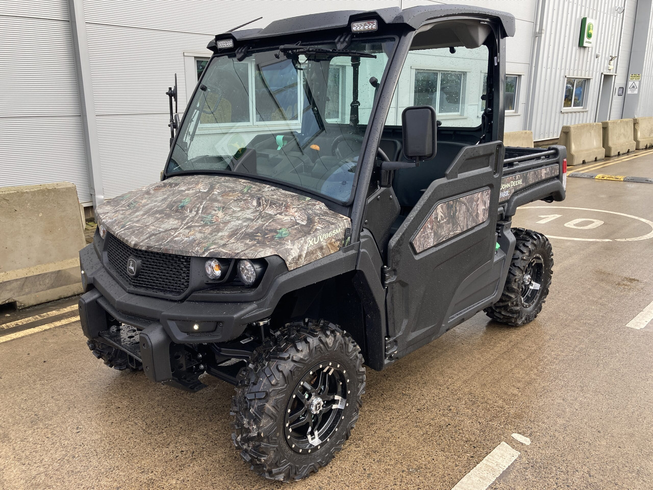 John Deere XUV865M Gator - ATV/ Quad: picture 1 John Deere XUV865M Gator - ATV/ Quad: picture 1
