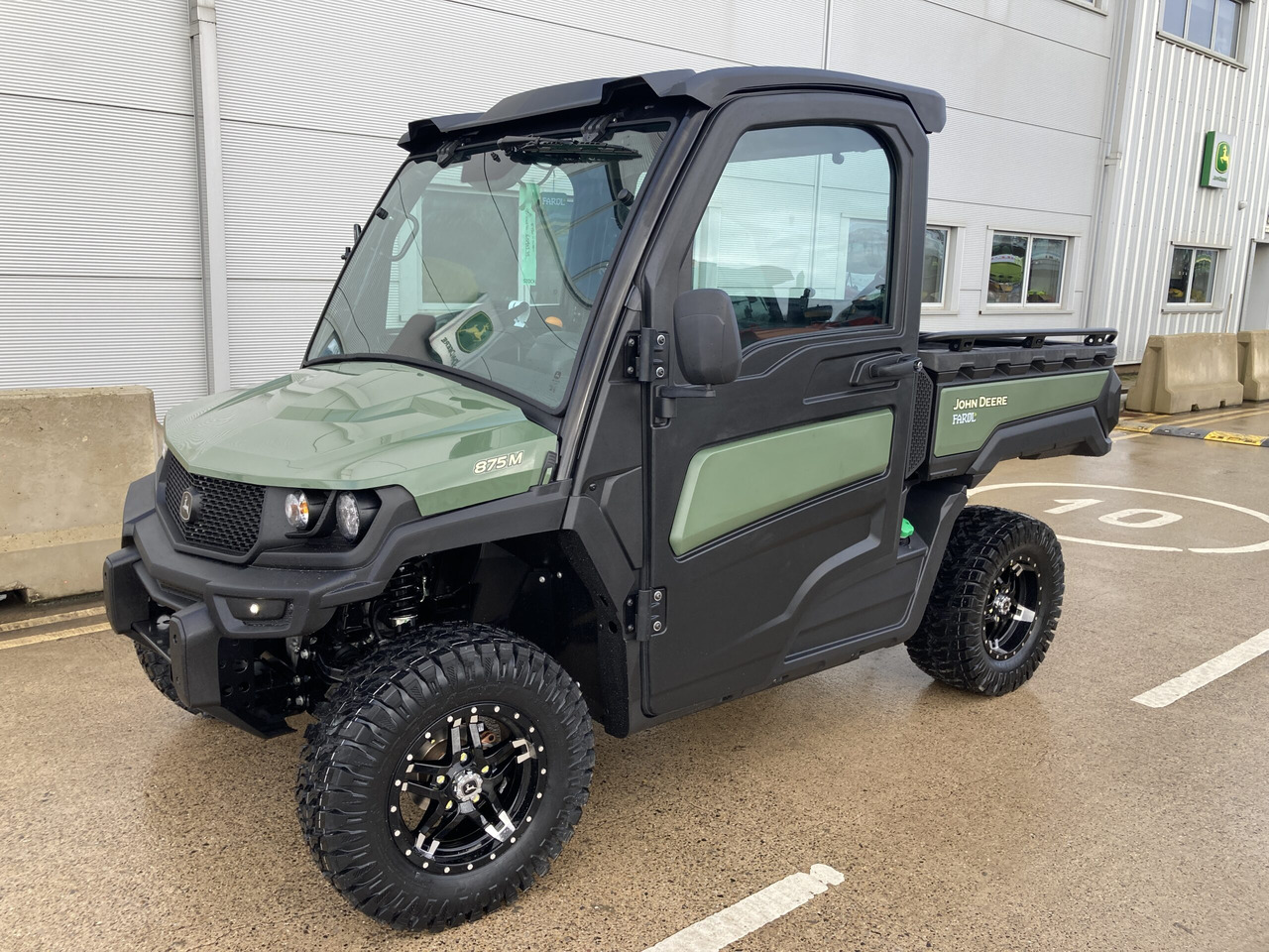 John Deere XUV875M Gator - ATV/ Quad: picture 1 John Deere XUV875M Gator - ATV/ Quad: picture 1