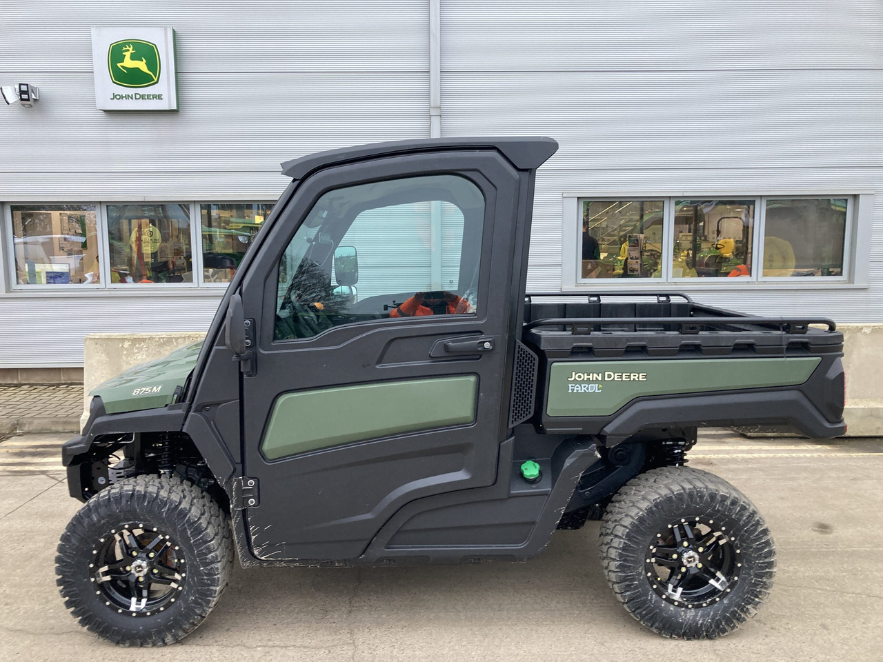 John Deere XUV875M Gator - ATV/ Quad: picture 2 John Deere XUV875M Gator - ATV/ Quad: picture 2
