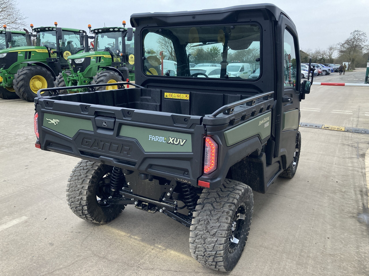John Deere XUV875M Gator - ATV/ Quad: picture 5 John Deere XUV875M Gator - ATV/ Quad: picture 5