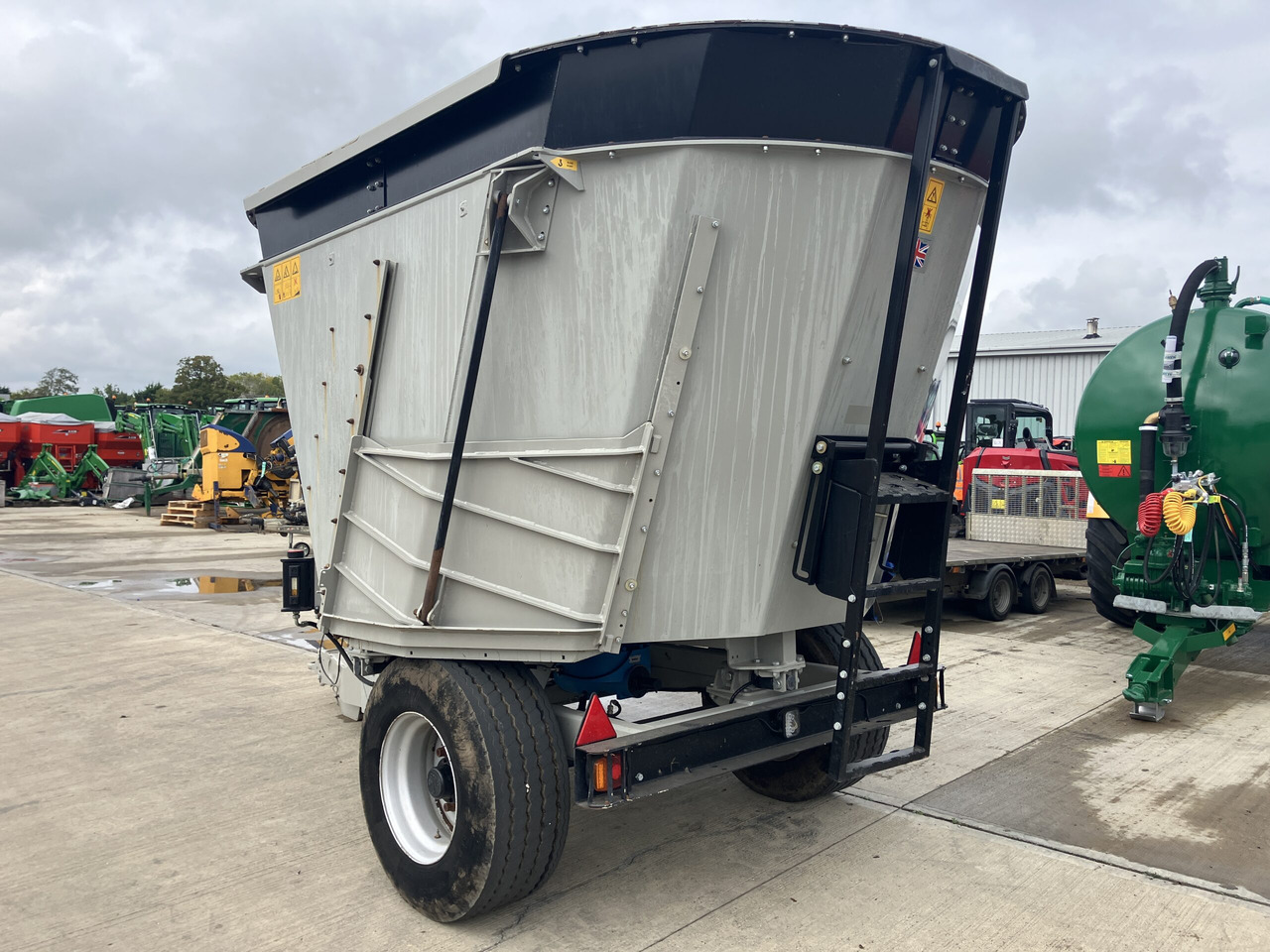 Shelbourne Reynolds Powermix Pro 11 - Forage mixer wagon: picture 2 Shelbourne Reynolds Powermix Pro 11 - Forage mixer wagon: picture 2