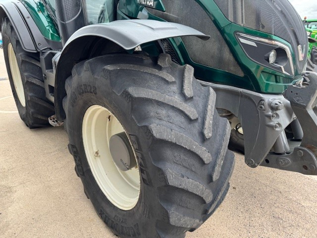Valtra T214 - Farm tractor: picture 5 Valtra T214 - Farm tractor: picture 5