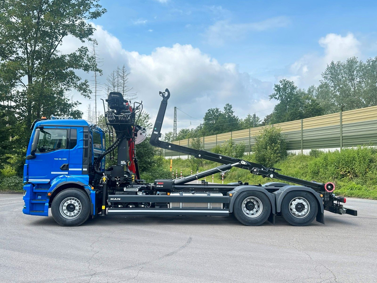 MAN TGS 26.480 6x2 Abrollkipper + Kran EPSILON - Hook lift truck, Crane truck: picture 4 MAN TGS 26.480 6x2 Abrollkipper + Kran EPSILON - Hook lift truck, Crane truck: picture 4
