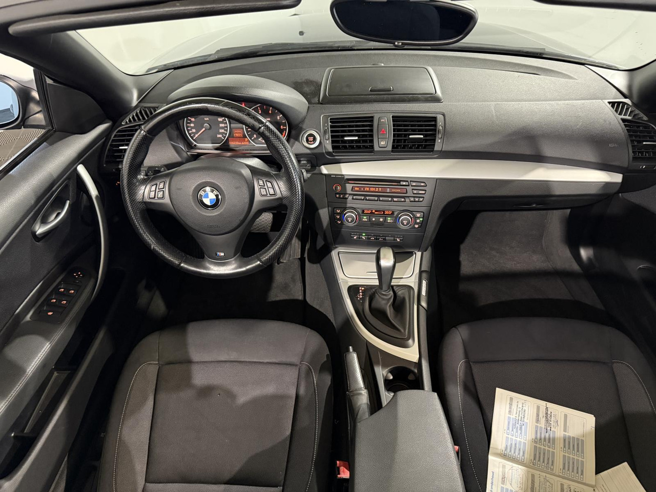 BMW | 1-serie Cabrio | 118i High Executive | 2009 | 114.310 km | 43HZT4 | Logisch - Car: picture 2 BMW | 1-serie Cabrio | 118i High Executive | 2009 | 114.310 km | 43HZT4 | Logisch - Car: picture 2