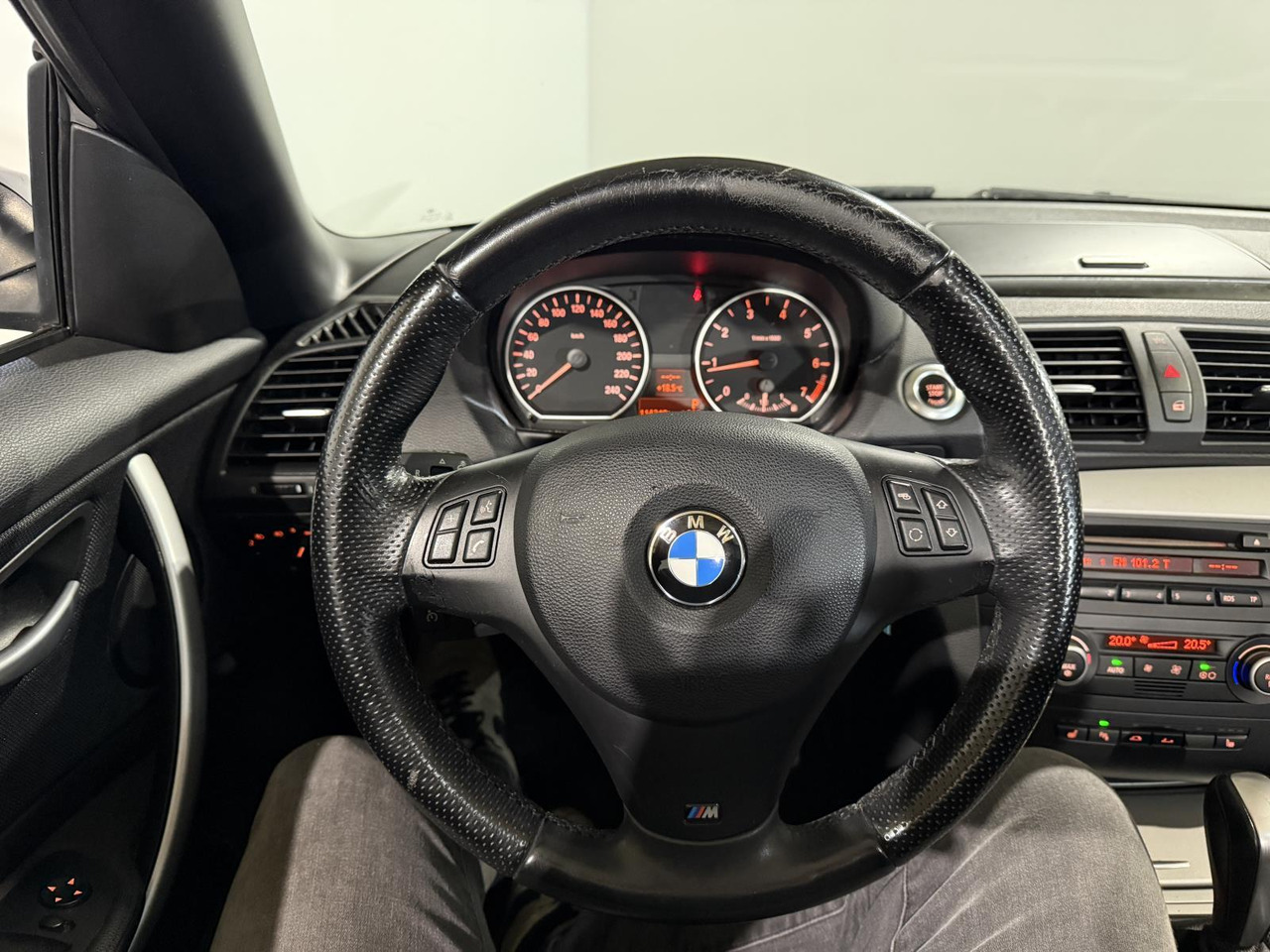 BMW | 1-serie Cabrio | 118i High Executive | 2009 | 114.310 km | 43HZT4 | Logisch - Car: picture 5 BMW | 1-serie Cabrio | 118i High Executive | 2009 | 114.310 km | 43HZT4 | Logisch - Car: picture 5