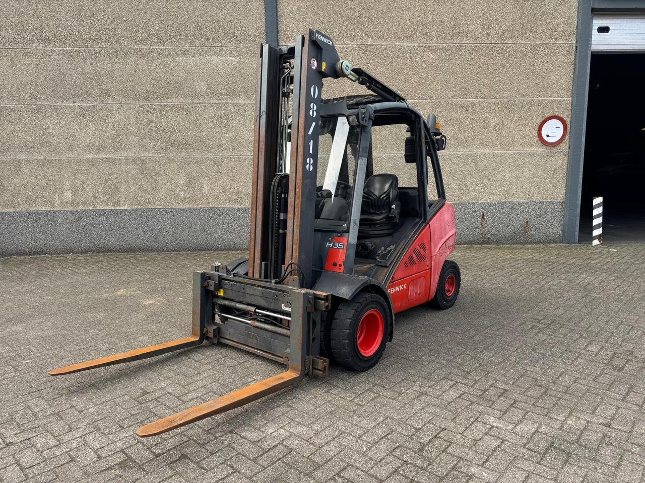 Fenwick-Linde H35D Diesel Heftruck – Bouwjaar 2008 – Sideshift & Vorkversteller - Diesel forklift: picture 1 Fenwick-Linde H35D Diesel Heftruck – Bouwjaar 2008 – Sideshift & Vorkversteller - Diesel forklift: picture 1