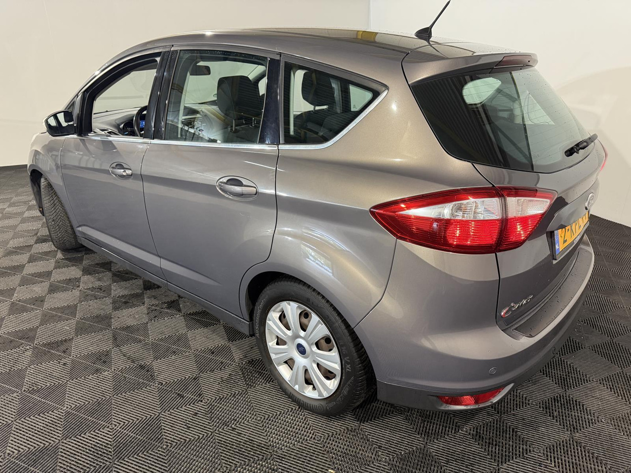 Ford | C-Max | 1.6 EcoBoost Titanium | 2013 | 162.252 km | 2KPL44 | Logisch - Car: picture 4 Ford | C-Max | 1.6 EcoBoost Titanium | 2013 | 162.252 km | 2KPL44 | Logisch - Car: picture 4