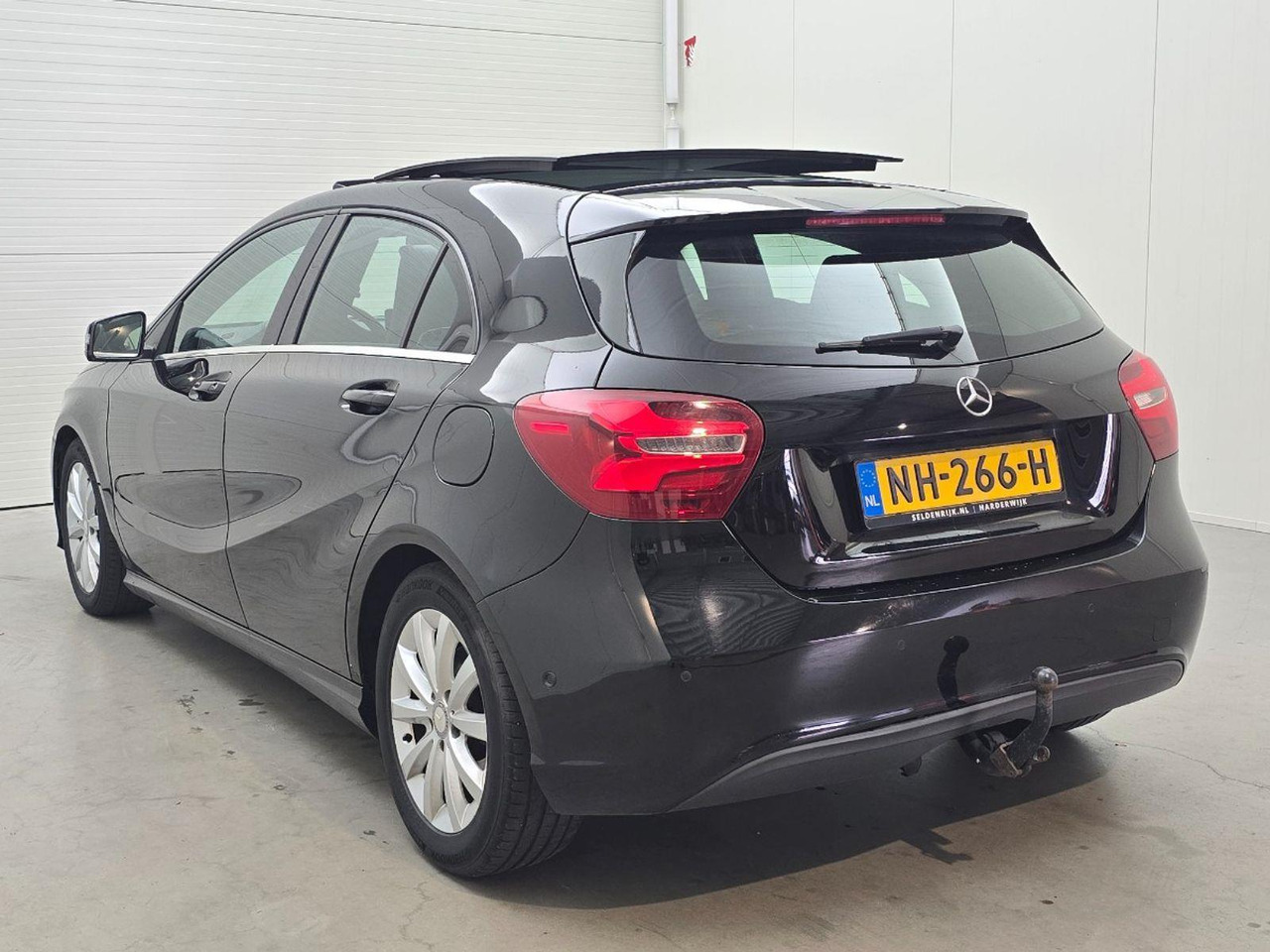 Mercedes-Benz A-klasse 180 Lease Edition Plus | 2017 | 233.018 km | Automaat | NH266H | NAP: Logisch - Hatchback: picture 3 Mercedes-Benz A-klasse 180 Lease Edition Plus | 2017 | 233.018 km | Automaat | NH266H | NAP: Logisch - Hatchback: picture 3