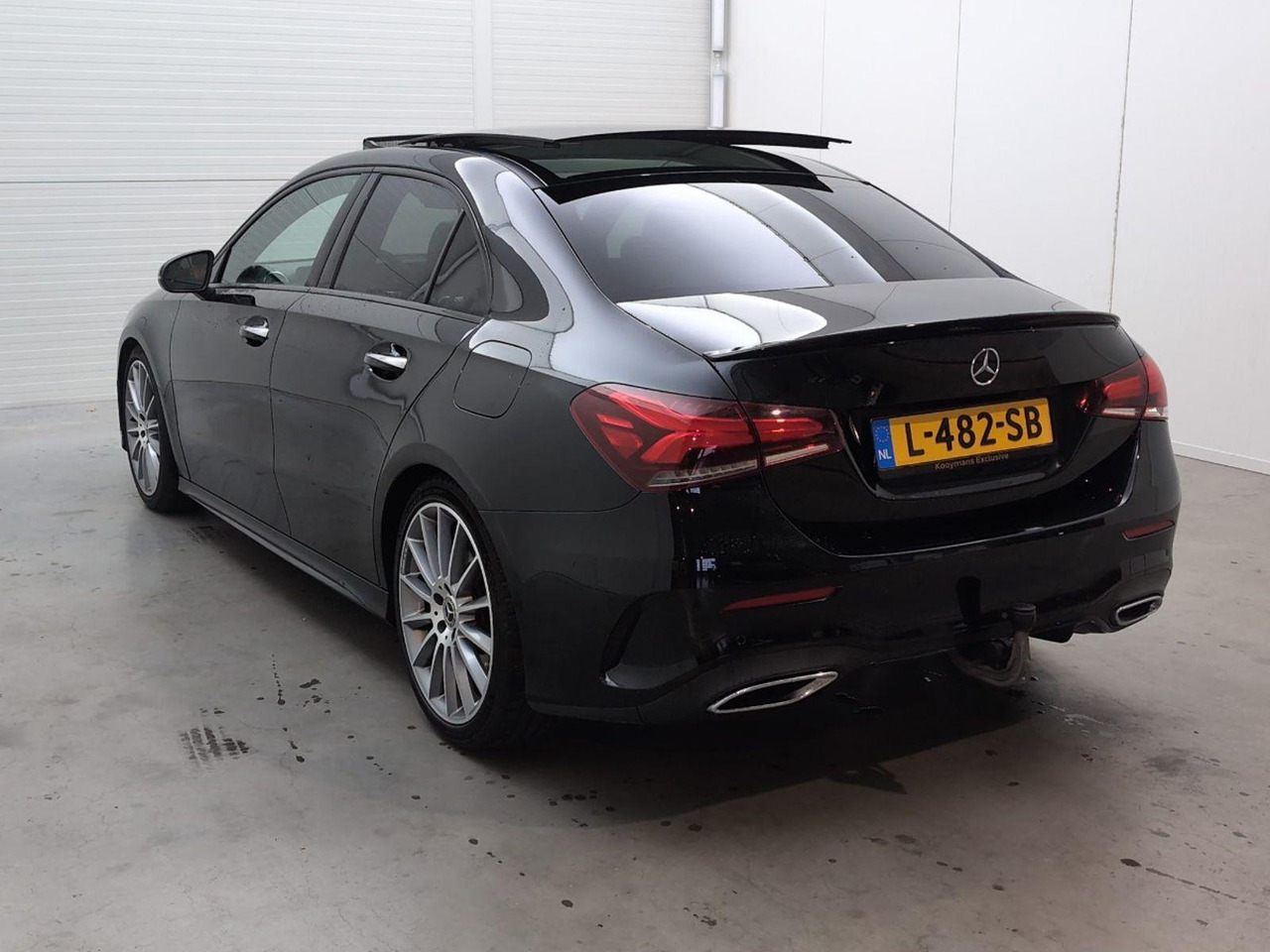 Mercedes-Benz A-klasse 200 Premium Plus | 2019 | 143.125 km | Automaat | L482SB | NAP: Geen oordeel - Sedan: picture 3 Mercedes-Benz A-klasse 200 Premium Plus | 2019 | 143.125 km | Automaat | L482SB | NAP: Geen oordeel - Sedan: picture 3