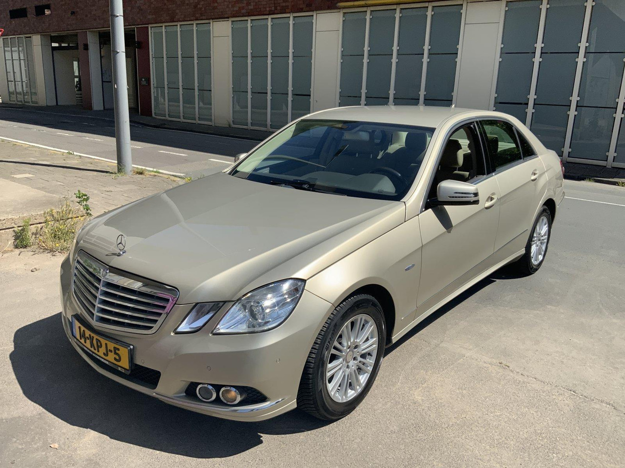 Mercedes-Benz E-klasse 200 CGI, 2010, 14-KPJ-5, 173.514KM - Car: picture 1 Mercedes-Benz E-klasse 200 CGI, 2010, 14-KPJ-5, 173.514KM - Car: picture 1