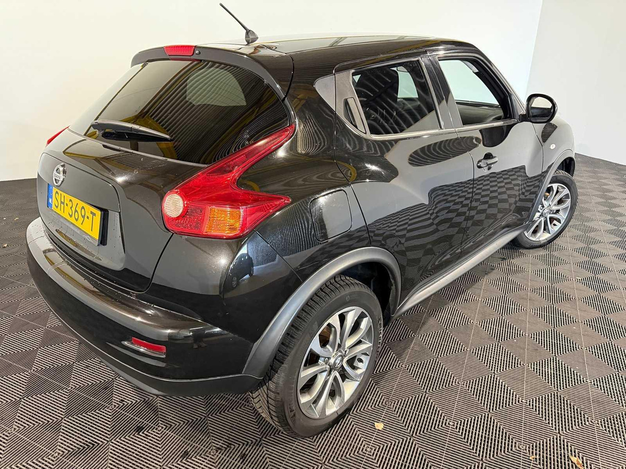 Nissan Juke 1.6 Tekna SH-369-T 215.081 km - Car: picture 5 Nissan Juke 1.6 Tekna SH-369-T 215.081 km - Car: picture 5