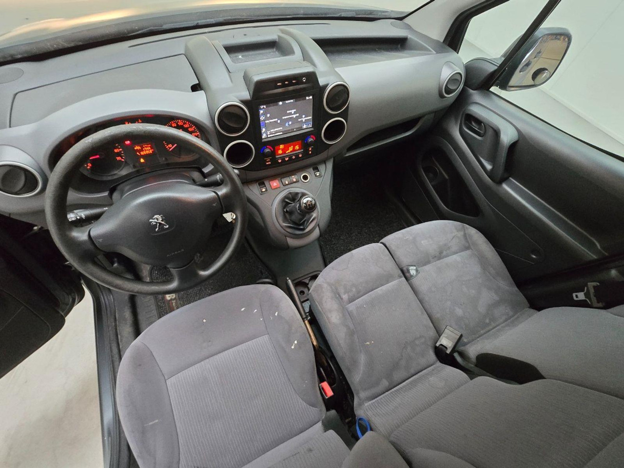 Peugeot Partner 122 1.6 HDi 90 L2 Première | 2015 | 169.353 km | VP228Z | NAP: Logisch - Small van: picture 5 Peugeot Partner 122 1.6 HDi 90 L2 Première | 2015 | 169.353 km | VP228Z | NAP: Logisch - Small van: picture 5