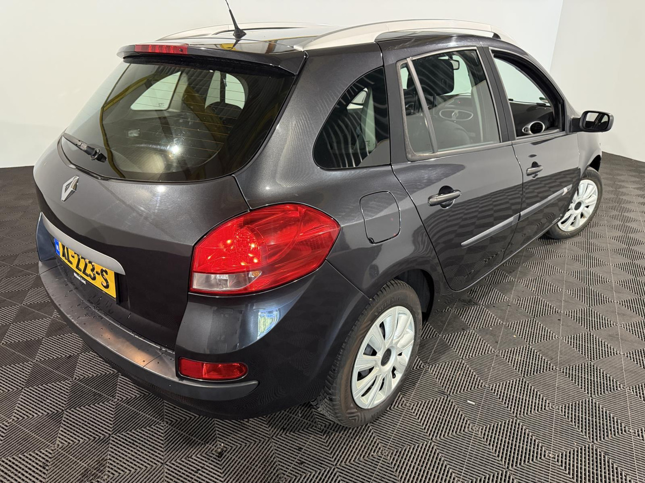 Renault | Clio Estate | 1.2-16V Special Line | 2009 | 172.146 km | XL223S | Geen oordeel - Car: picture 2 Renault | Clio Estate | 1.2-16V Special Line | 2009 | 172.146 km | XL223S | Geen oordeel - Car: picture 2