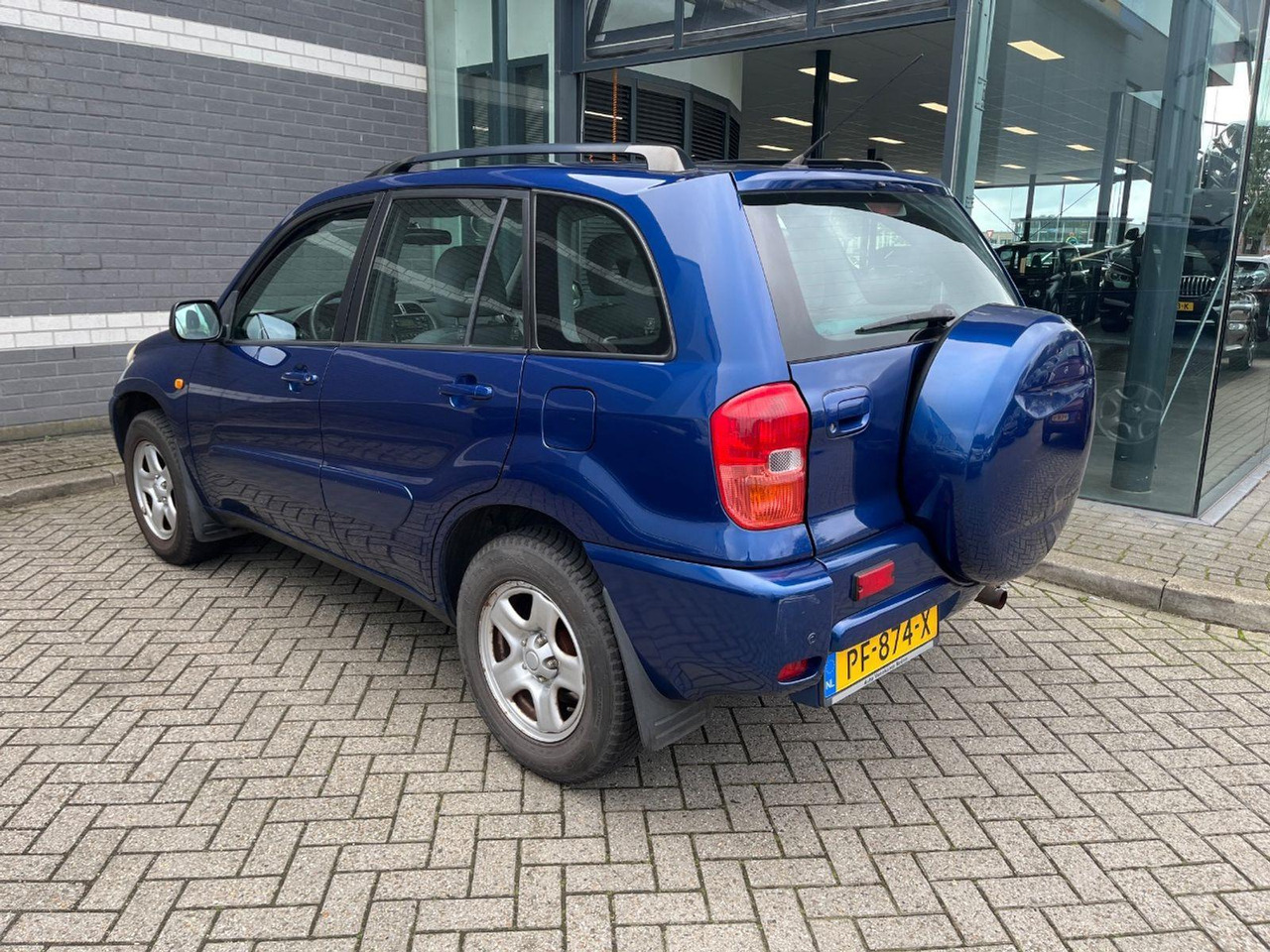 Toyota RAV4 1.8 - 16V VVT - i Luna | 2003 | 130.936 km | PF874X | NAP: Geen oordeel - SUV: picture 3 Toyota RAV4 1.8 - 16V VVT - i Luna | 2003 | 130.936 km | PF874X | NAP: Geen oordeel - SUV: picture 3