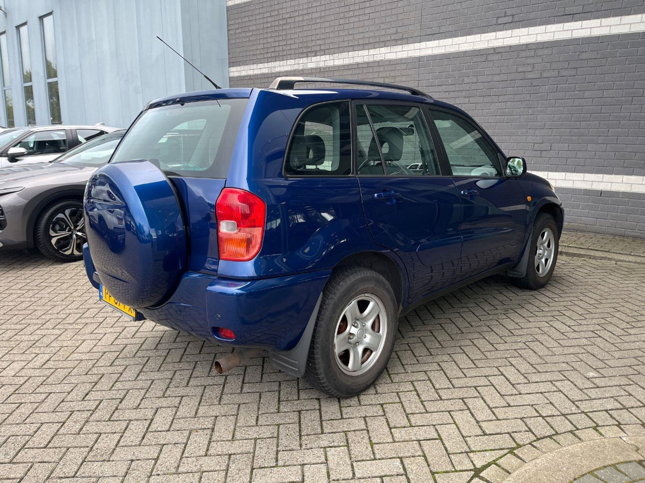 Toyota RAV4 1.8 - 16V VVT - i Luna | 2003 | 130.936 km | PF874X | NAP: Geen oordeel - SUV: picture 4 Toyota RAV4 1.8 - 16V VVT - i Luna | 2003 | 130.936 km | PF874X | NAP: Geen oordeel - SUV: picture 4