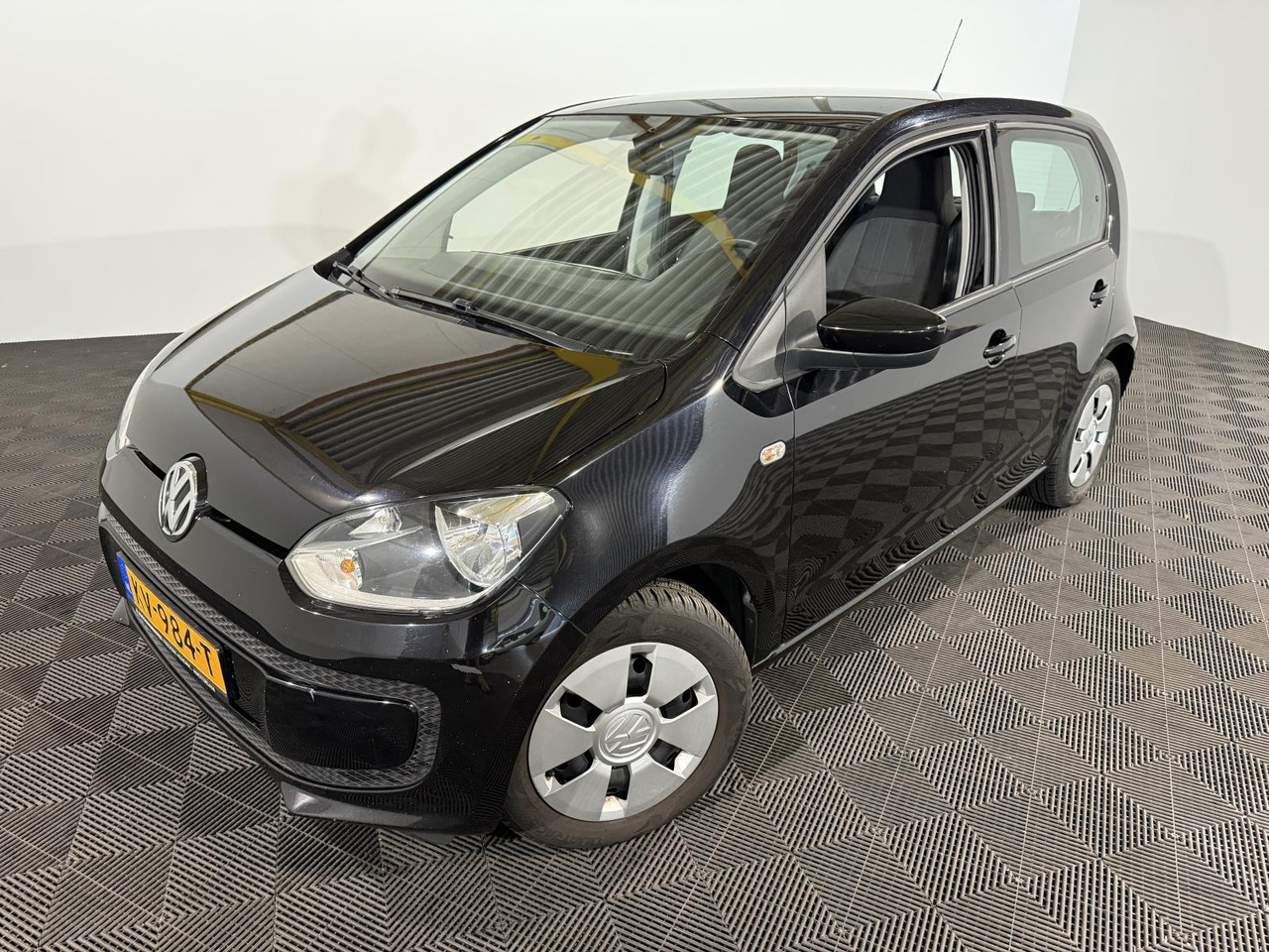 Volkswagen Up 1.0 Move up! BlueMotion | 2015 | 169.625 km | KV-984-T - Hatchback: picture 1 Volkswagen Up 1.0 Move up! BlueMotion | 2015 | 169.625 km | KV-984-T - Hatchback: picture 1