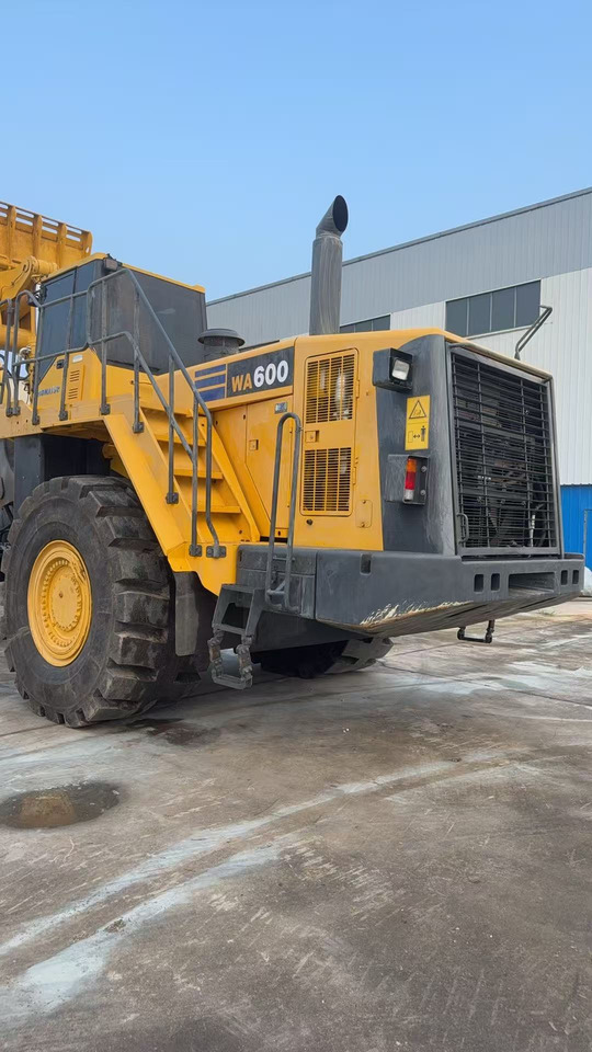 KOMATSU WA600 - Tool/ Equipment: picture 1 KOMATSU WA600 - Tool/ Equipment: picture 1