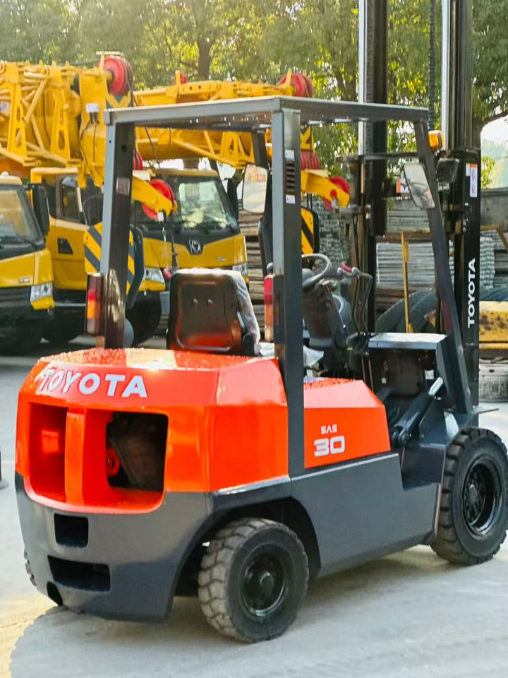 TOYOTA 30 - Diesel forklift: picture 3 TOYOTA 30 - Diesel forklift: picture 3