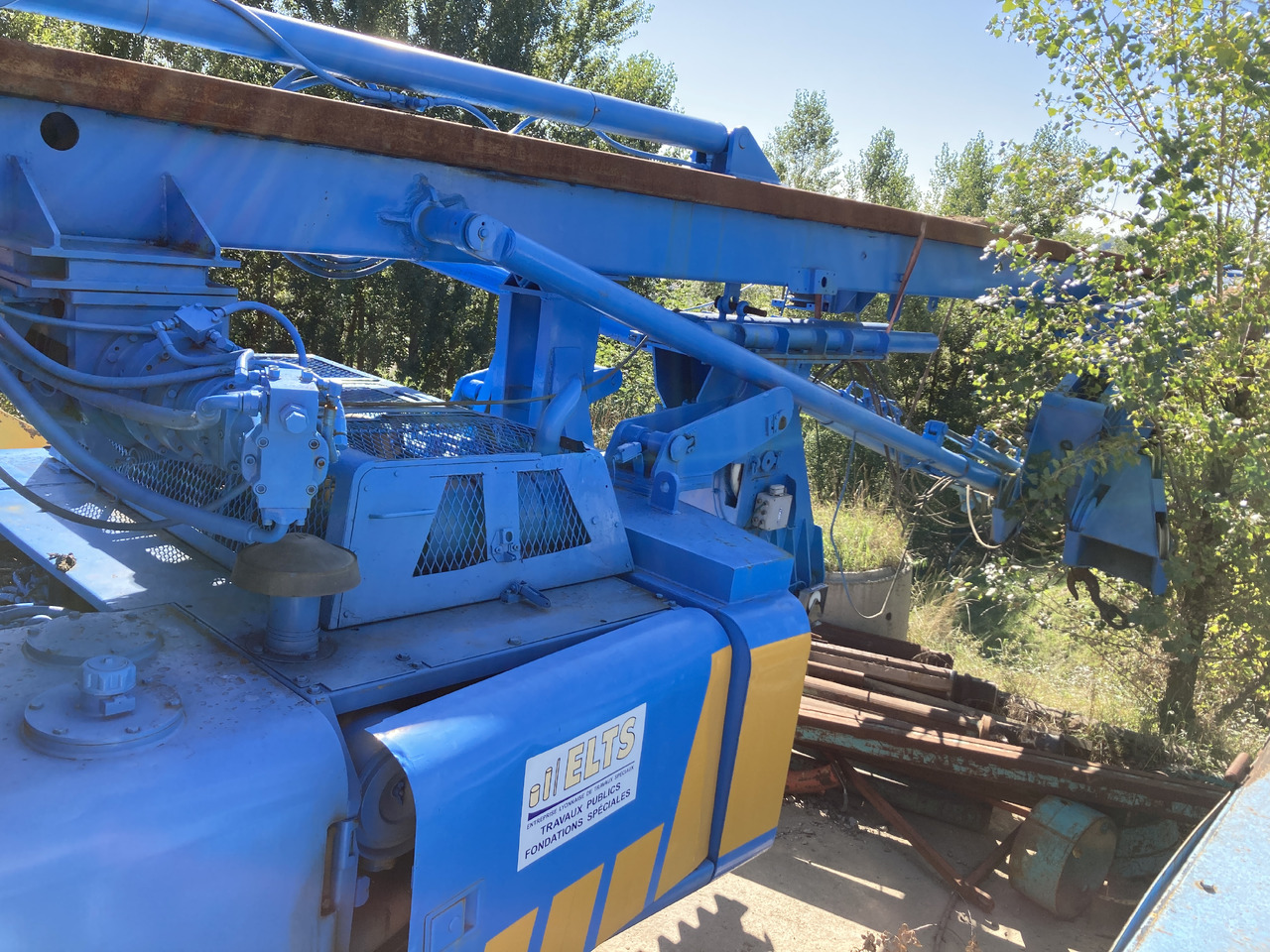 FOREUSE PIEUX TARIERE CREUSE - Drilling machine: picture 4 FOREUSE PIEUX TARIERE CREUSE - Drilling machine: picture 4