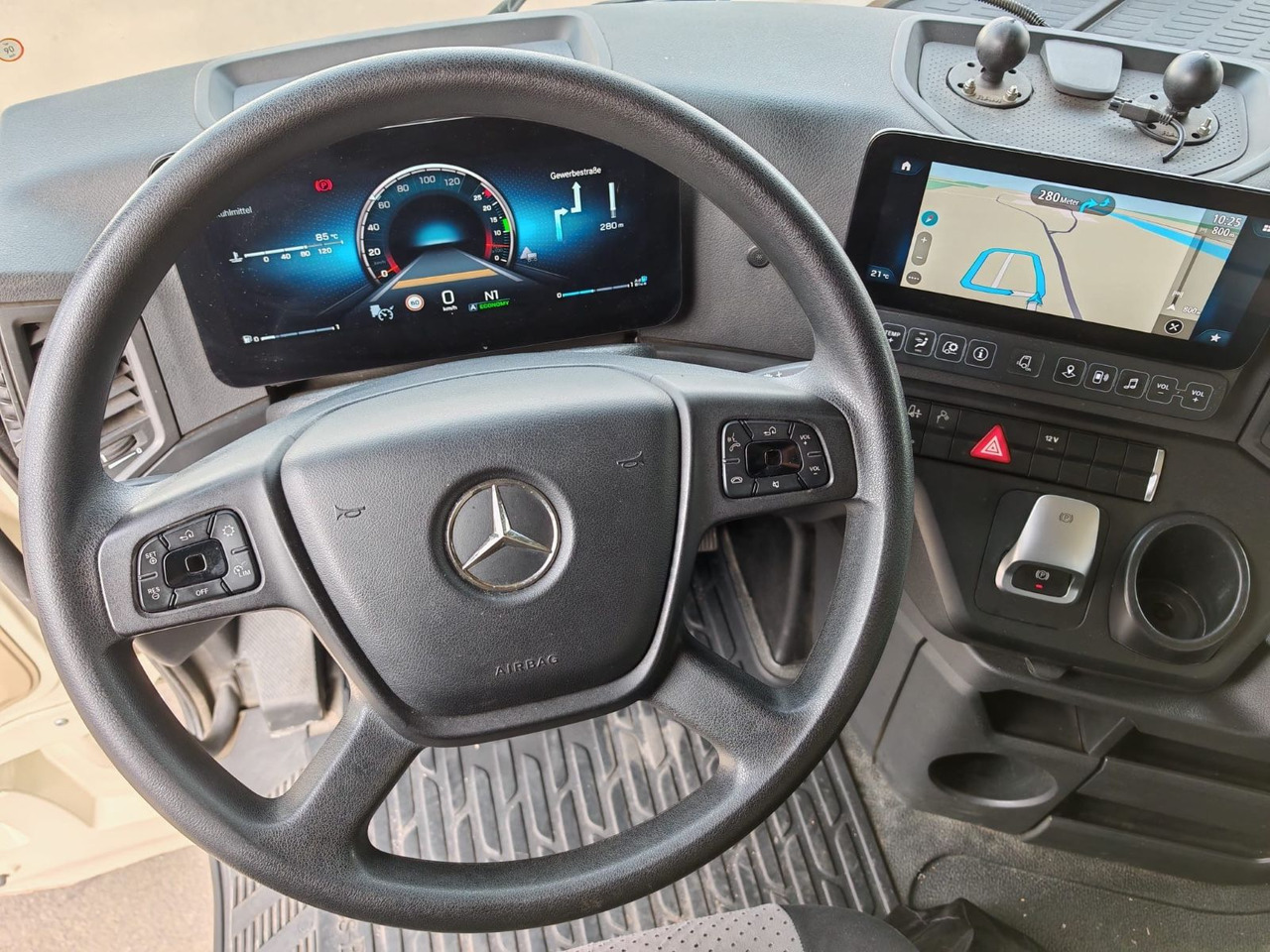 Mercedes-Benz Actros 1848 LS/GIGA/MirrorCam/Retarder/2instock - Tractor truck: picture 5 Mercedes-Benz Actros 1848 LS/GIGA/MirrorCam/Retarder/2instock - Tractor truck: picture 5