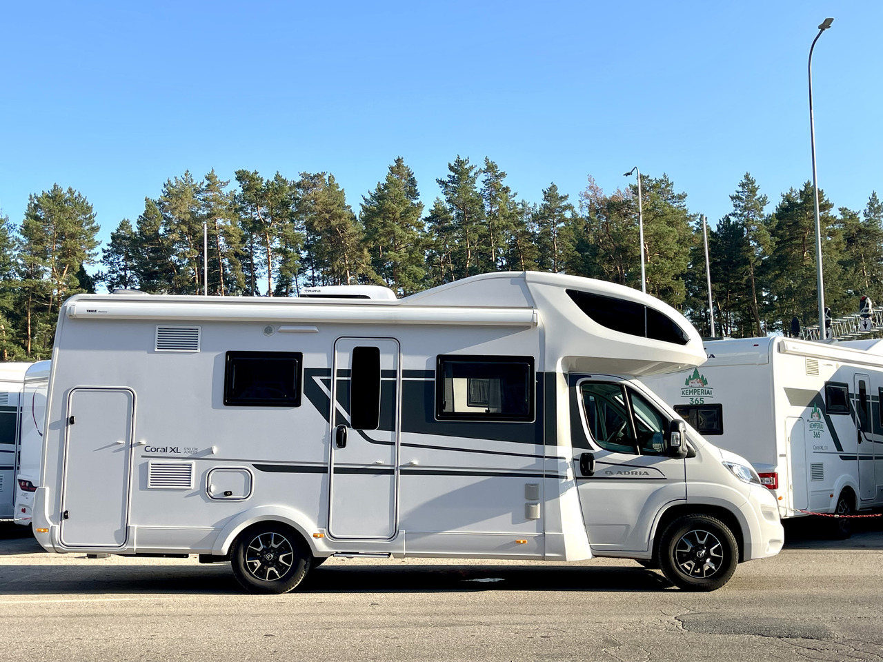 ADRIA Coral XL 650 DK - Alcove motorhome: picture 2 ADRIA Coral XL 650 DK - Alcove motorhome: picture 2