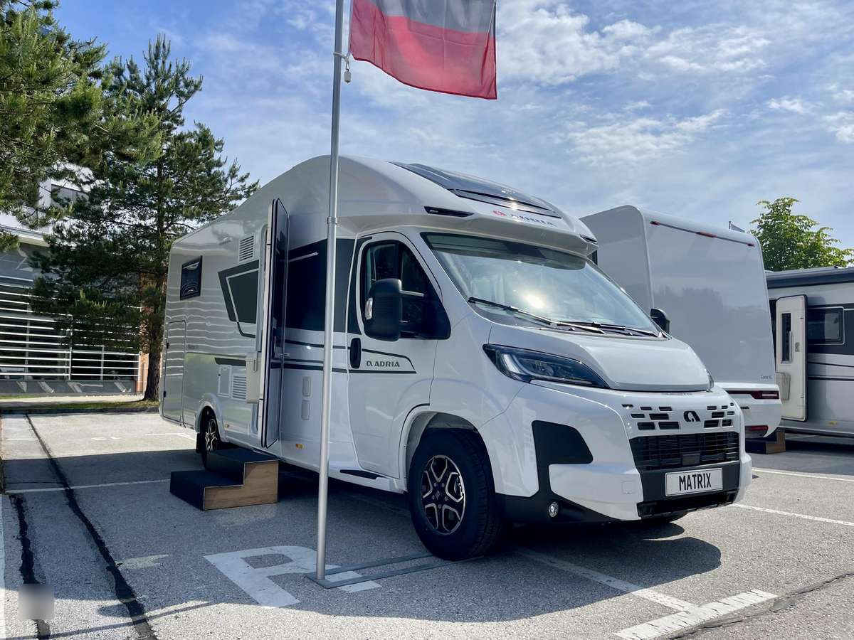 ADRIA Matrix 650 SL - Semi-integrated motorhome: picture 3 ADRIA Matrix 650 SL - Semi-integrated motorhome: picture 3